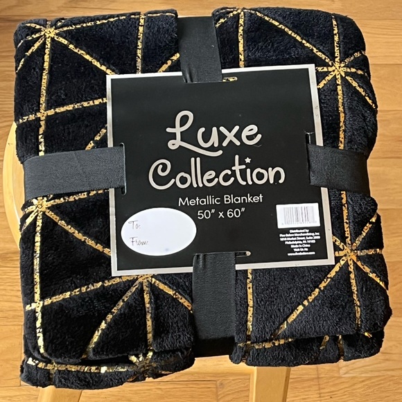 Luxe Collection Metallic Blanket - Picture 3 of 6